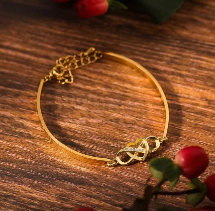 Close-up of the secure and stylish clasp on the bracelet
