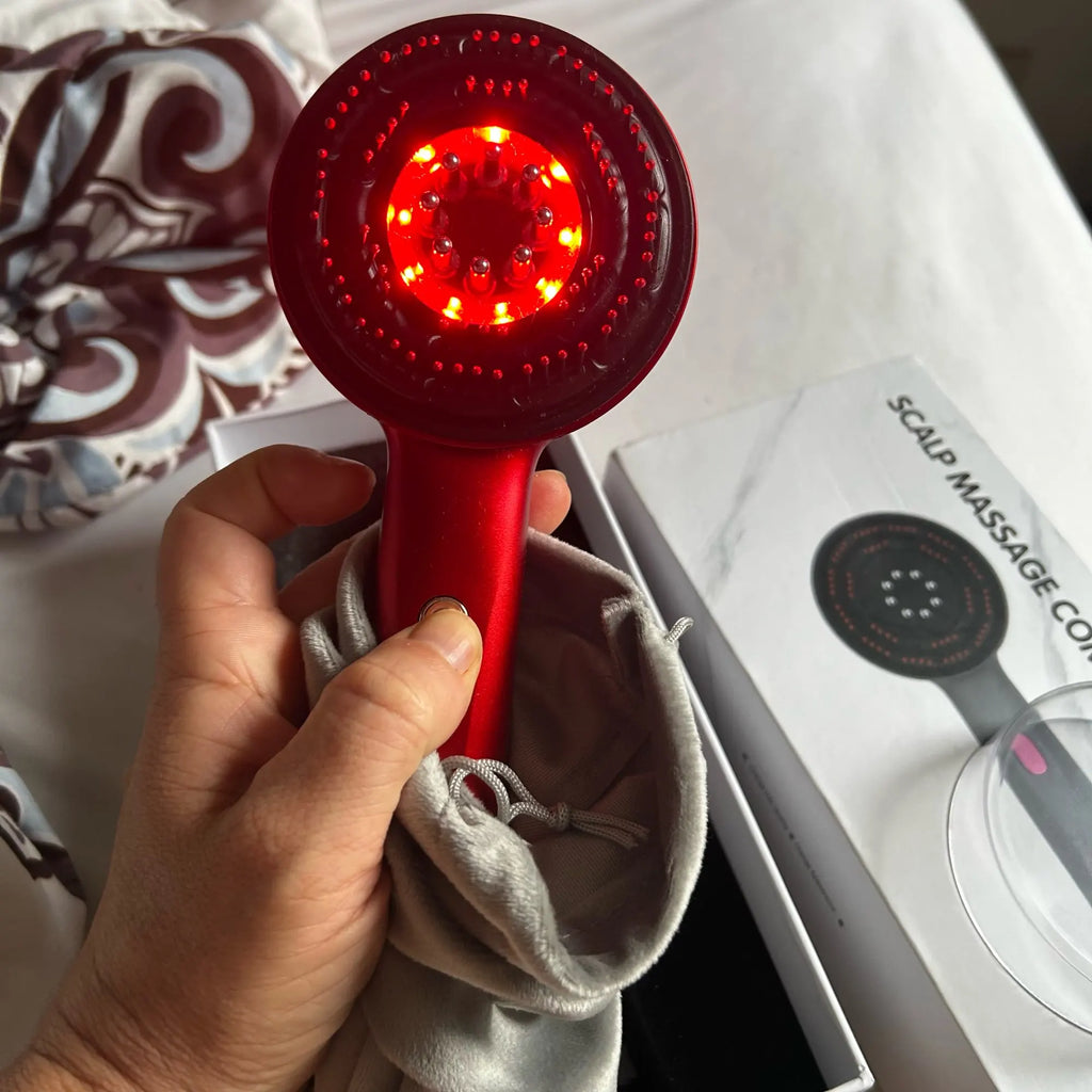 Person using Luxe Laser Comb