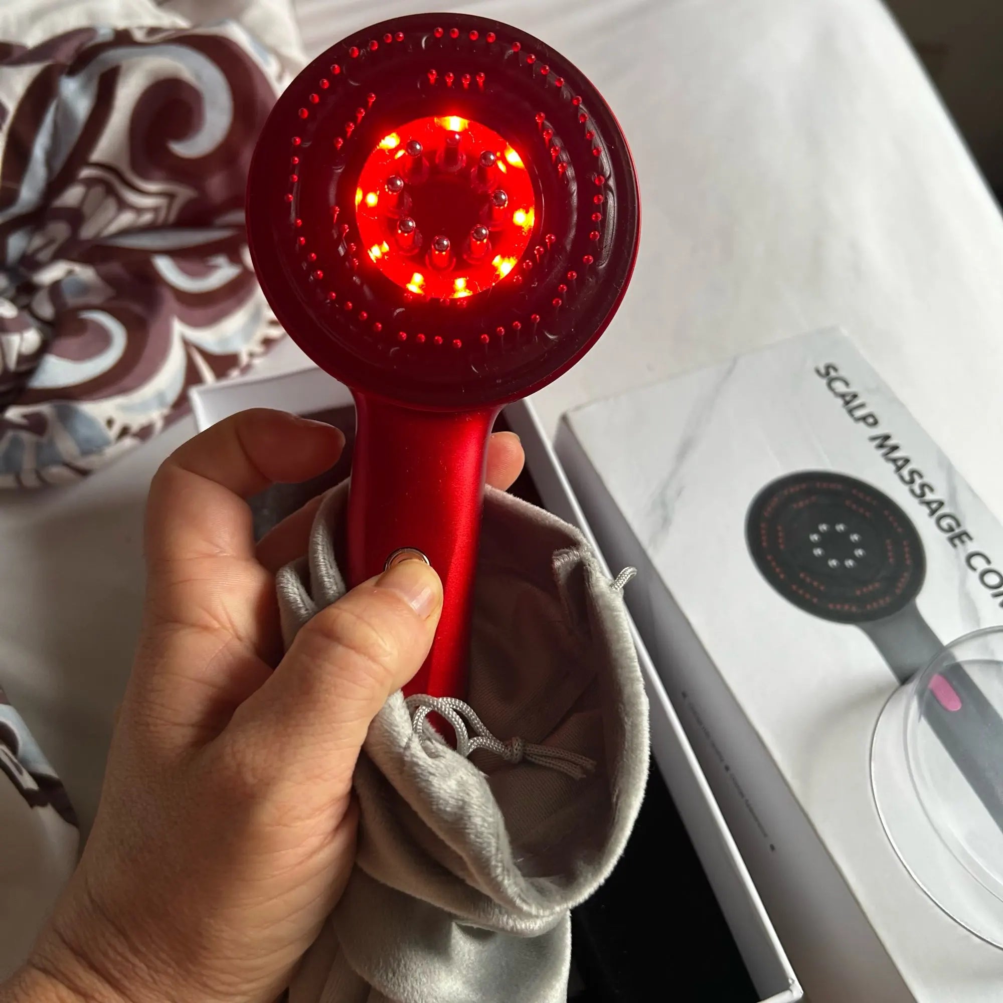 Person using Luxe Laser Comb